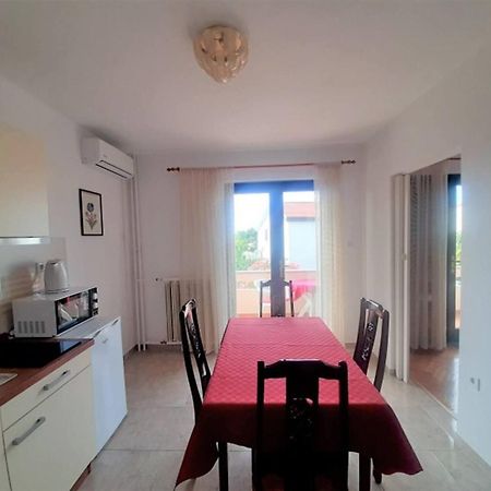 Guest House Helena Close To Beach Крк Экстерьер фото