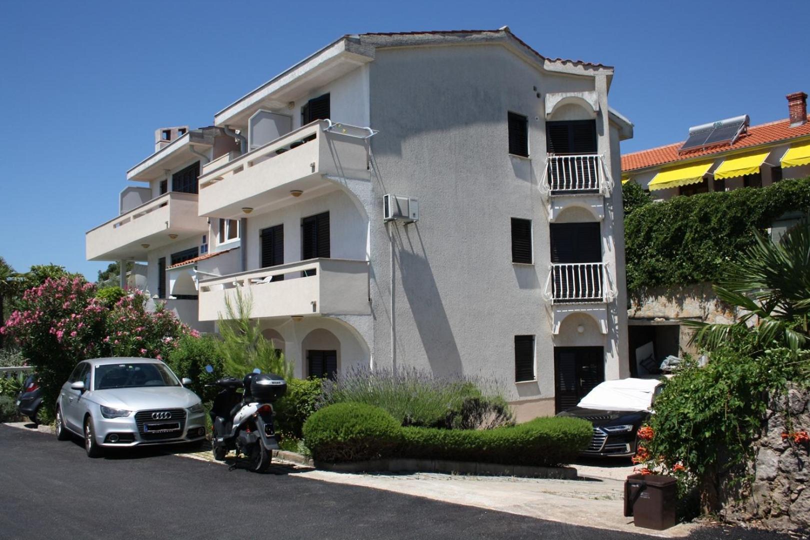 Guest House Helena Close To Beach Крк Экстерьер фото