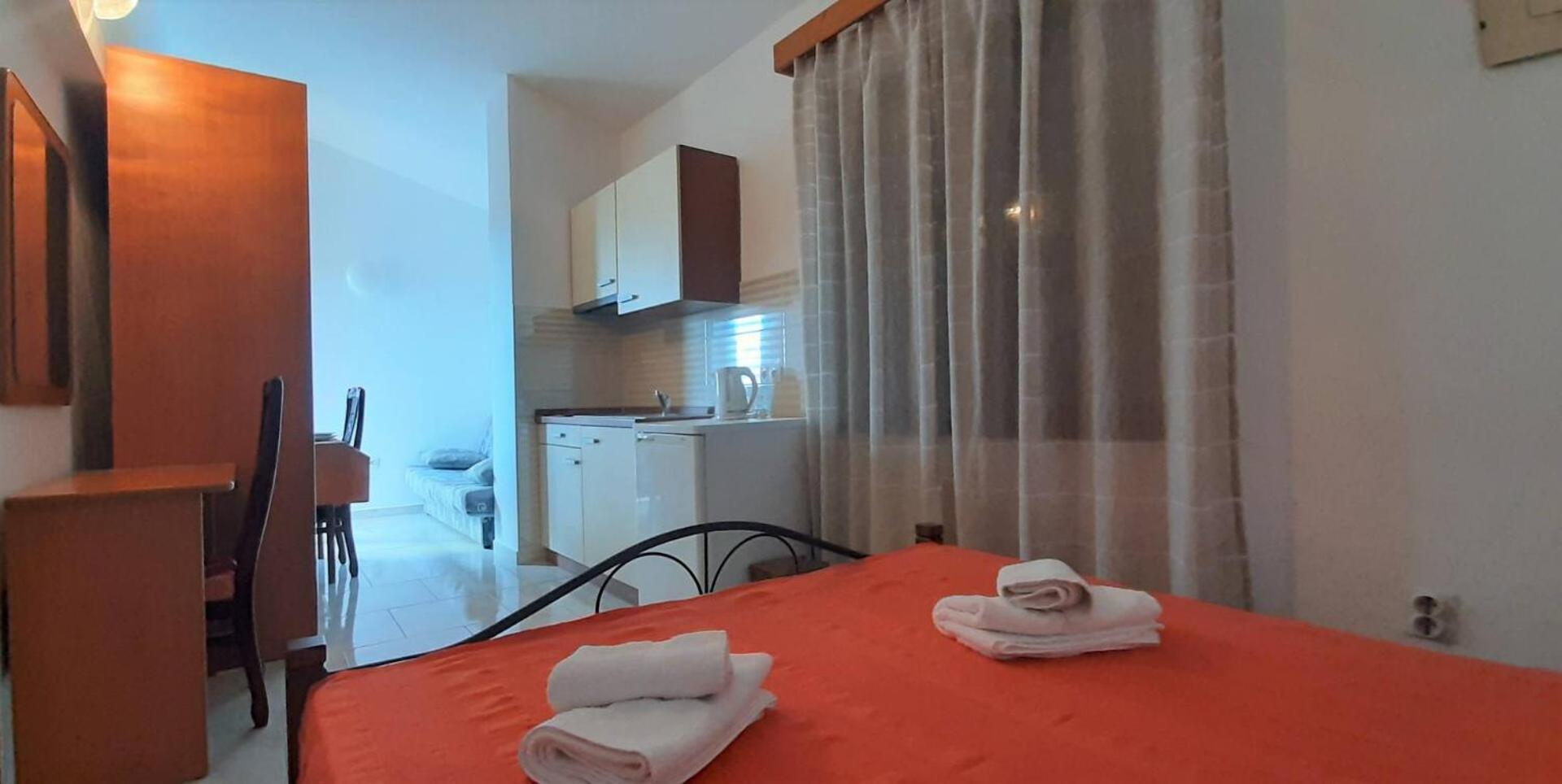 Guest House Helena Close To Beach Крк Экстерьер фото