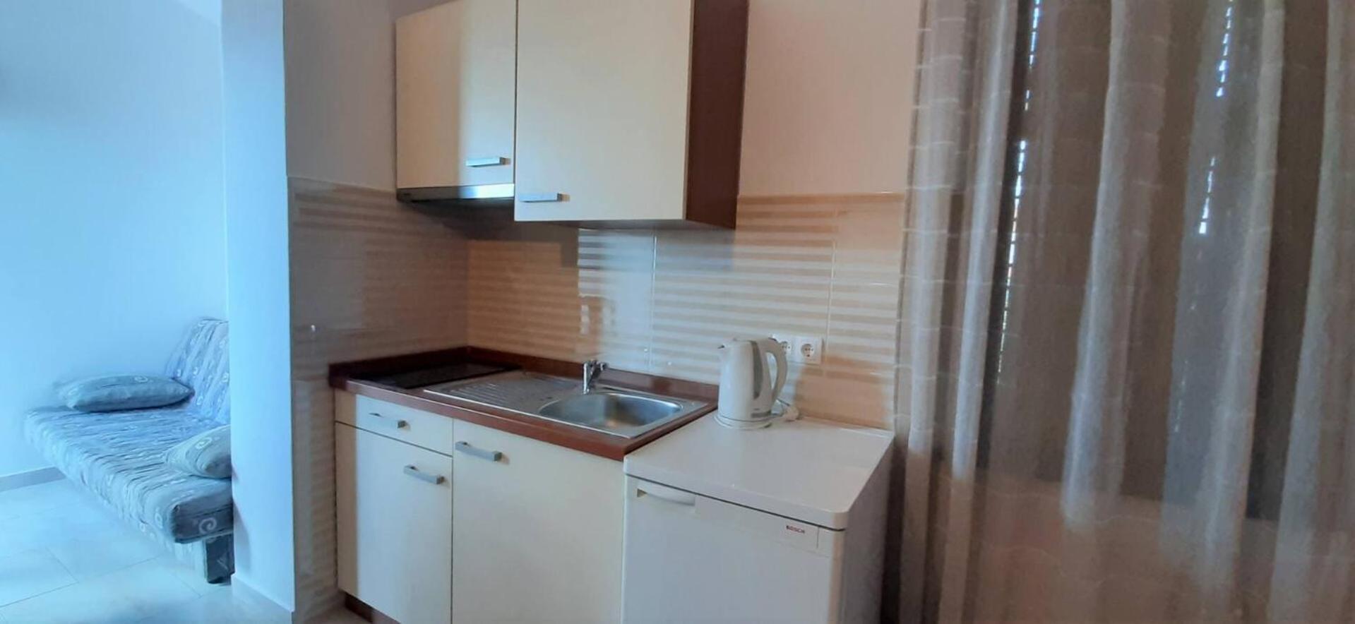 Guest House Helena Close To Beach Крк Экстерьер фото