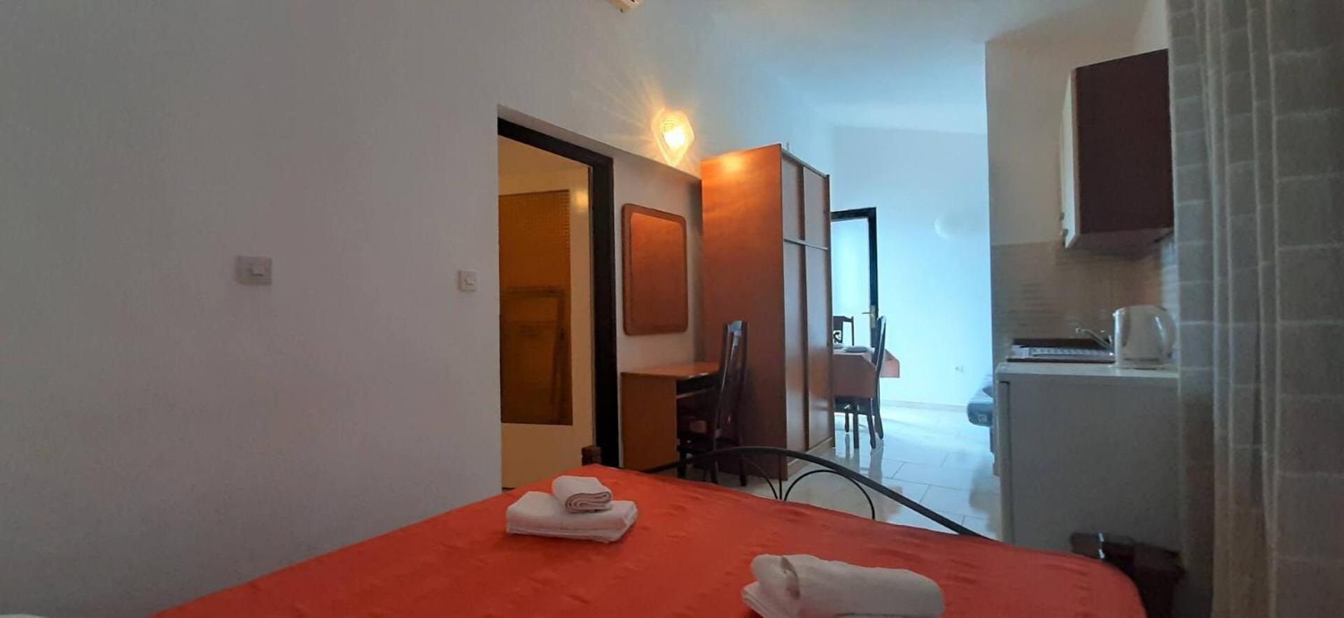 Guest House Helena Close To Beach Крк Экстерьер фото