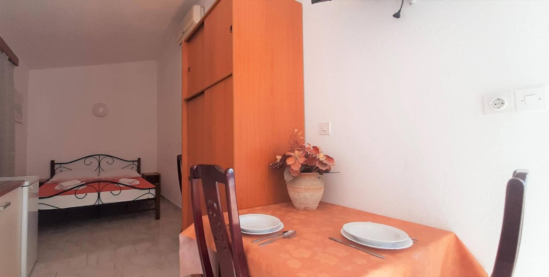 Guest House Helena Close To Beach Крк Экстерьер фото